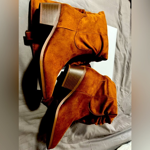 NWOT December Suede Tall Boot - Size 10 - Picture 2 of 3